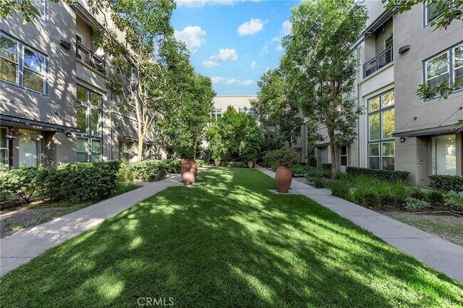 Building Photo - 210 N Spurgeon St