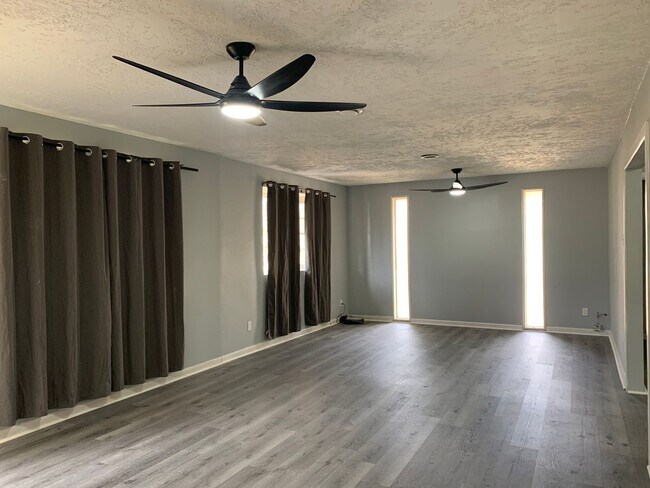 Building Photo - 138 Hickory Dr S Cir