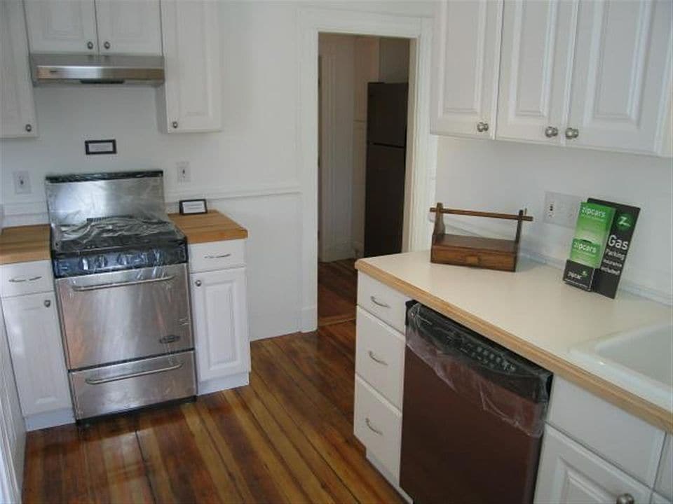 *Pictures are representative samples of the advertised unit. In some cases, the actual units you tou - 68 Waterhouse St