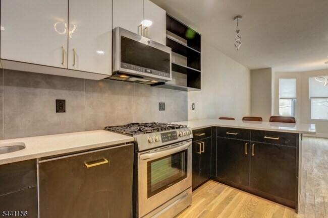 Building Photo - 623 38th St