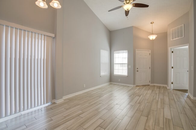 Ceiling fans throughout - 1139 Alandee St.