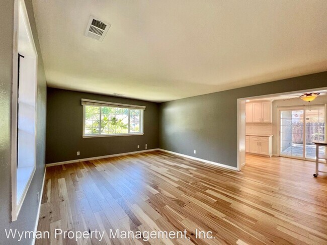 Building Photo - 3 br, 2 bath House - 1584 Yellowstone Street
