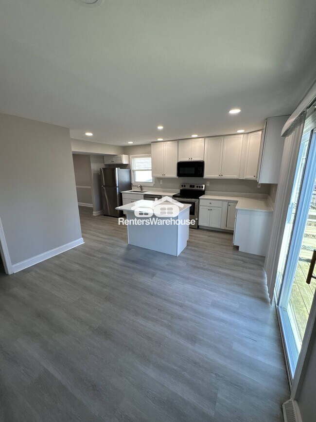 Foto del edificio - 647 Saltzman Rd