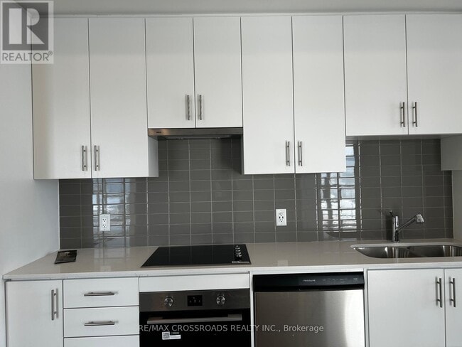 Building Photo - 461 Green Rd