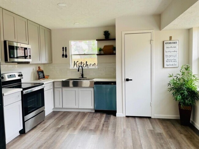 Foto del edificio - 16818 Red Gully Dr