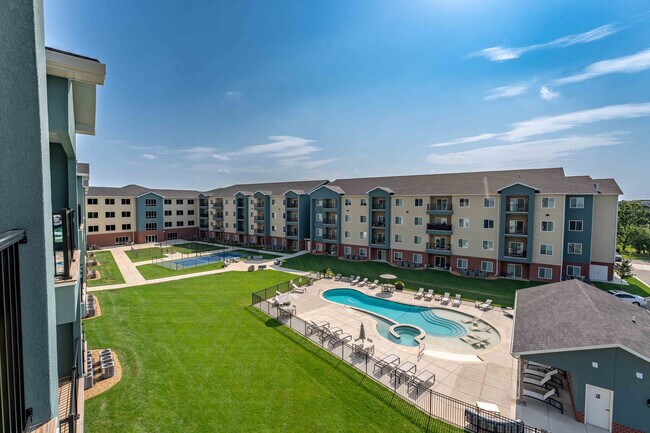 Foto del edificio - Crescent Falls