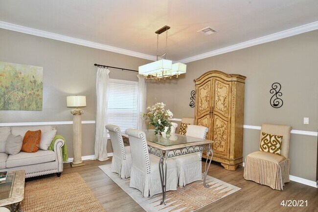 Building Photo - Gorgeous 5/2.5 Pool Home with a Covered Pa...