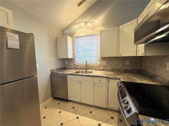 Building Photo - 4912 Lurgan Pl