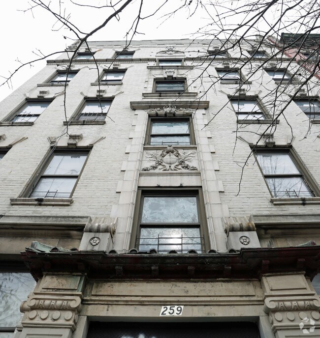 Foto del edificio - 2591 Briggs