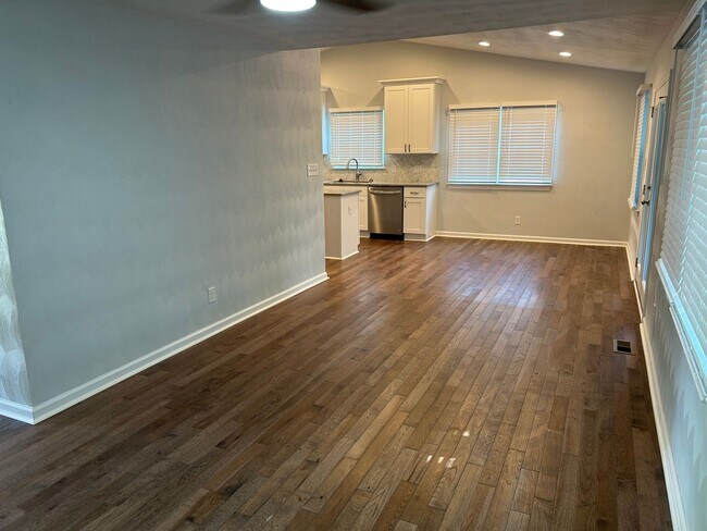 Building Photo - 301 S Parliament Dr