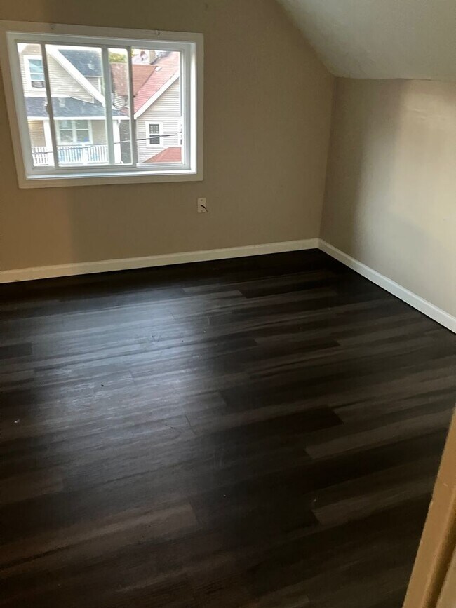 Building Photo - 2231 W 104th St