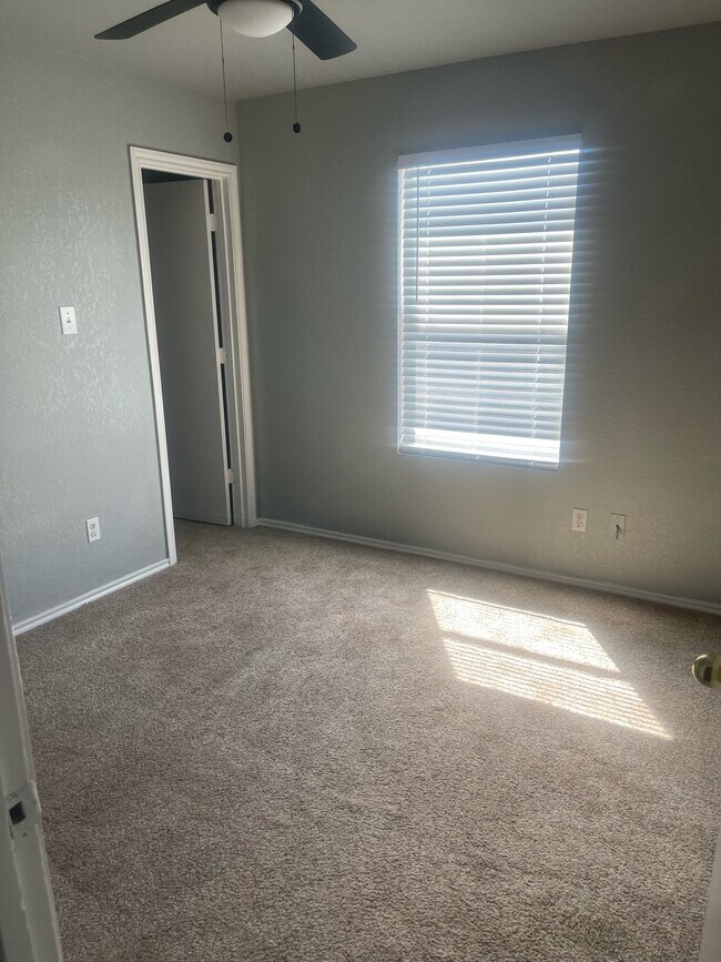 Foto del edificio - 620 Northgap Dr