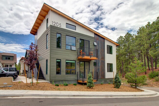 Building Photo - 1205 E Jen Dr