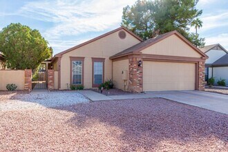 Building Photo - 817 E Gila Ln