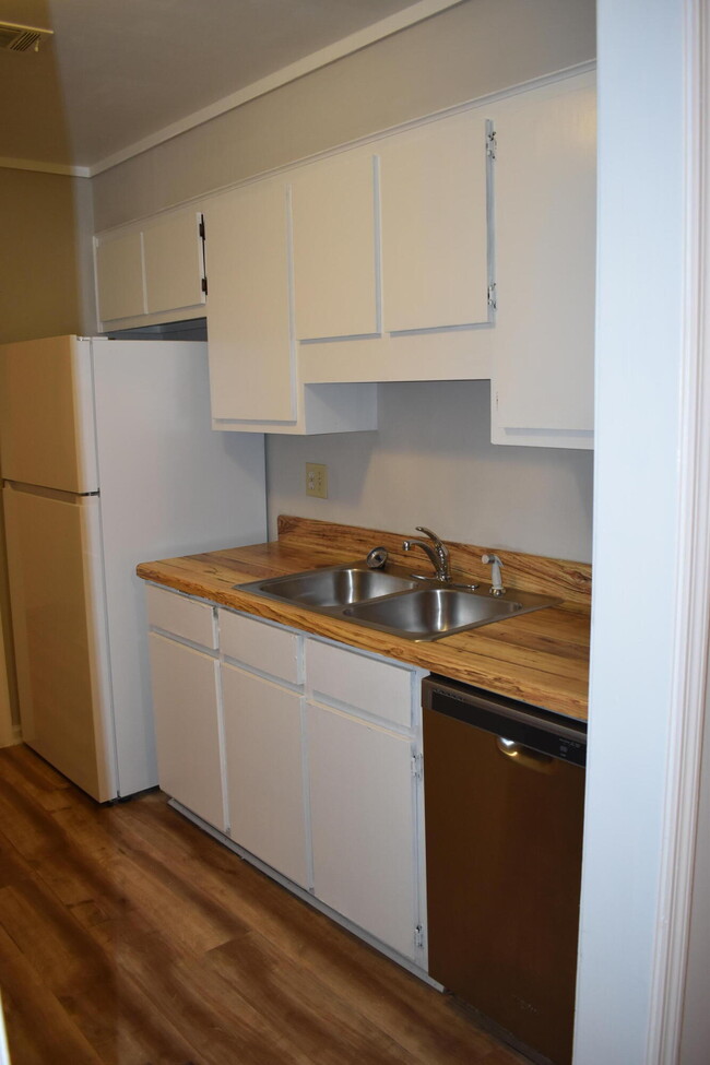 Building Photo - 131 Samarya Ln