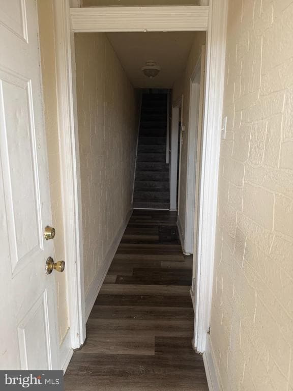 Foto principal - 215 W Airy St