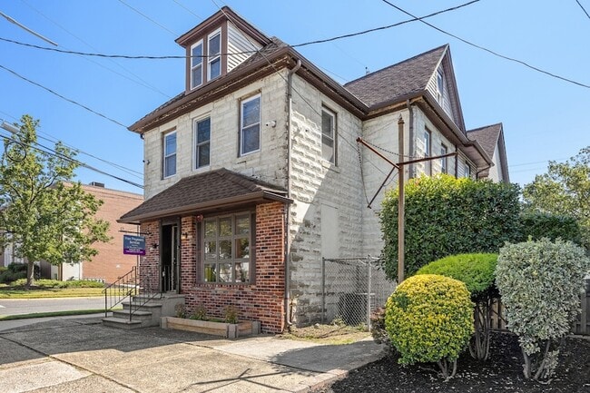 Foto del edificio - 688 N Broad St