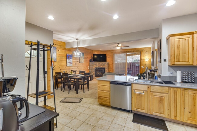 Building Photo - 203 Bella Vista Ct