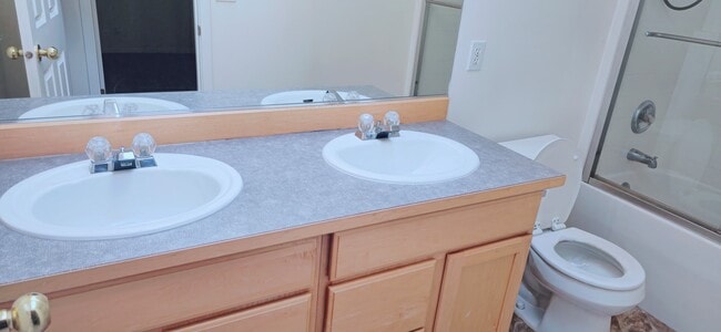 Building Photo - 10824 NE 144th Ct