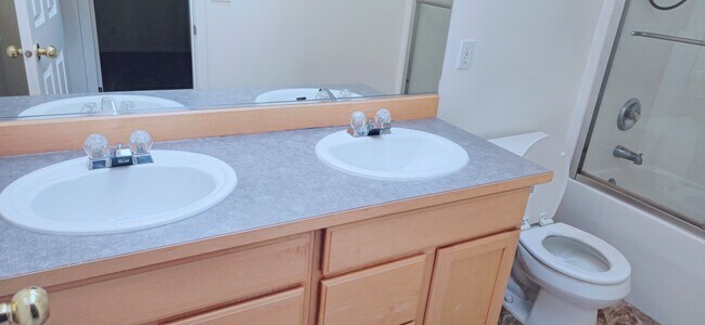 Foto del edificio - 10824 NE 144th Ct