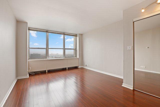 Foto principal - 2 bedroom in Chicago IL 60613