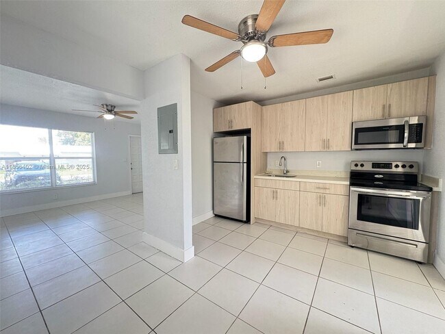 Foto del edificio - 655 SW 6th St