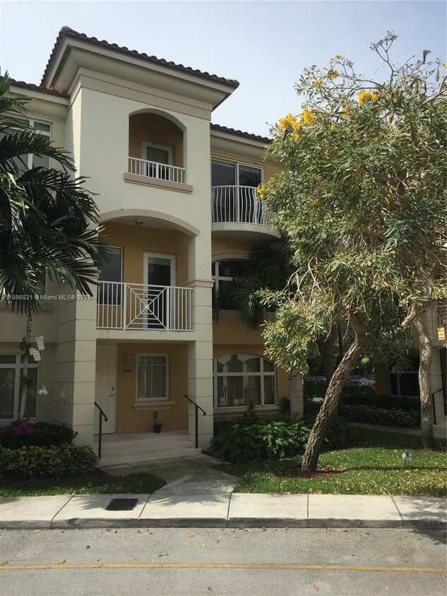 Foto principal - 2700 NE 184th Terrace