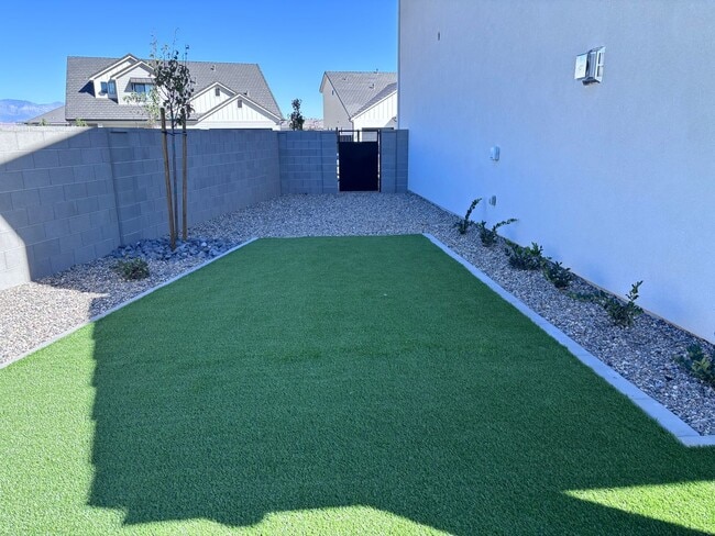 Building Photo - Beautiful 5 bed 4 bath home in Desert Canyon