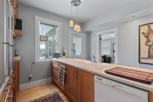 Foto del edificio - 671 Canton St