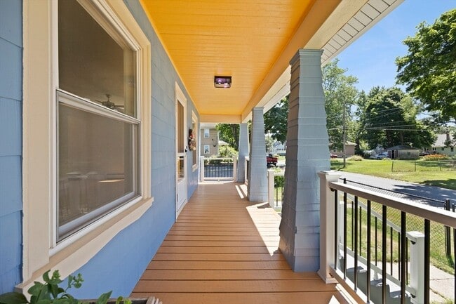 Building Photo - 34 Ricard St