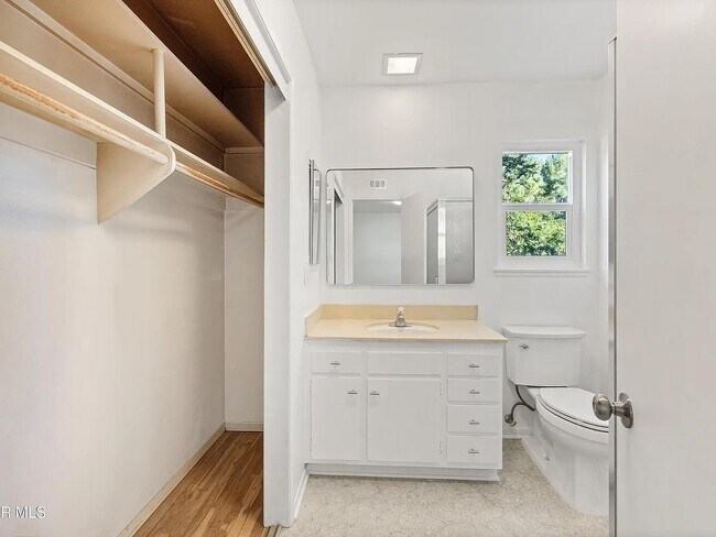 Foto del edificio - 326 Longwood Ct