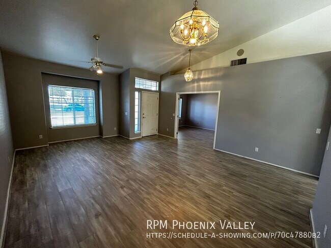 Foto del edificio - Lovely Single Level 4x2 Mesa home W/ 3 Car...