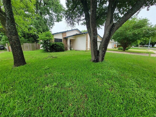 Building Photo - 5811 Shreveport Dr