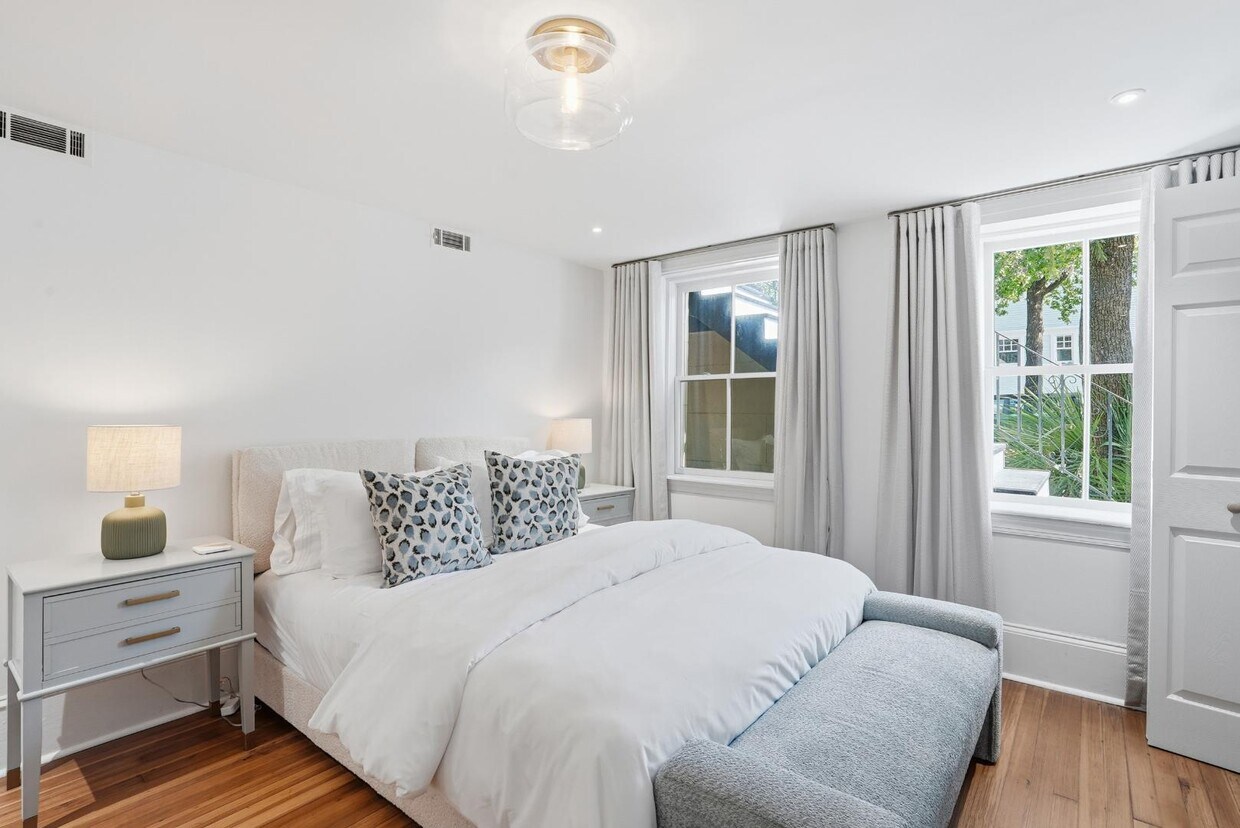 Foto principal - 705 Barnard St