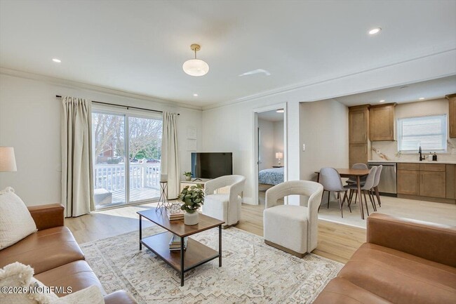 Building Photo - 212 10th Ave