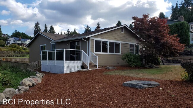 Foto del edificio - 4 br, 3 bath House - 3631 Soundview Dr W