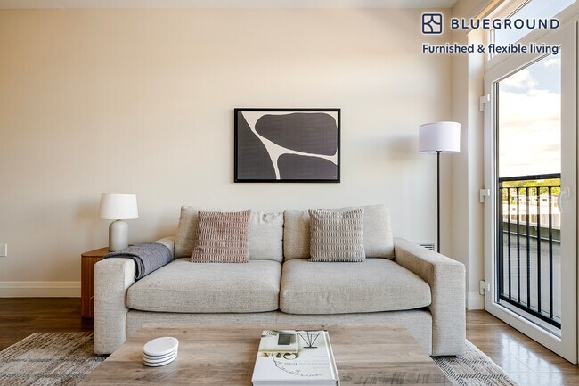 Building Photo - 28 Austin St