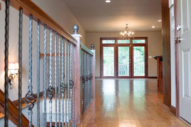 Building Photo - 1100 Oaktree Pl