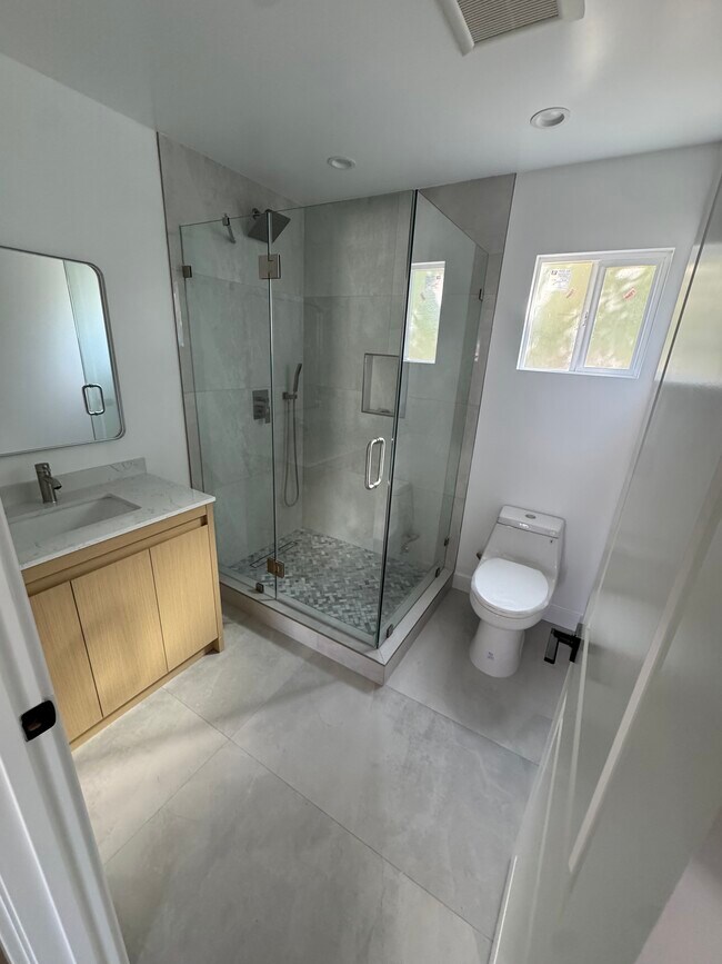 Foto del edificio - 8530 Penfield Ave