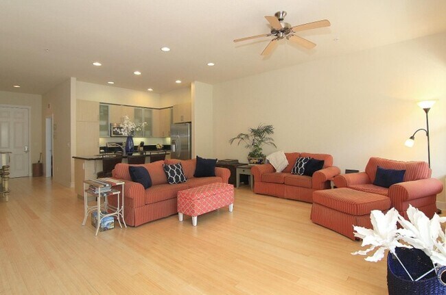 Open Living Space - 2030 N Pacific Ave