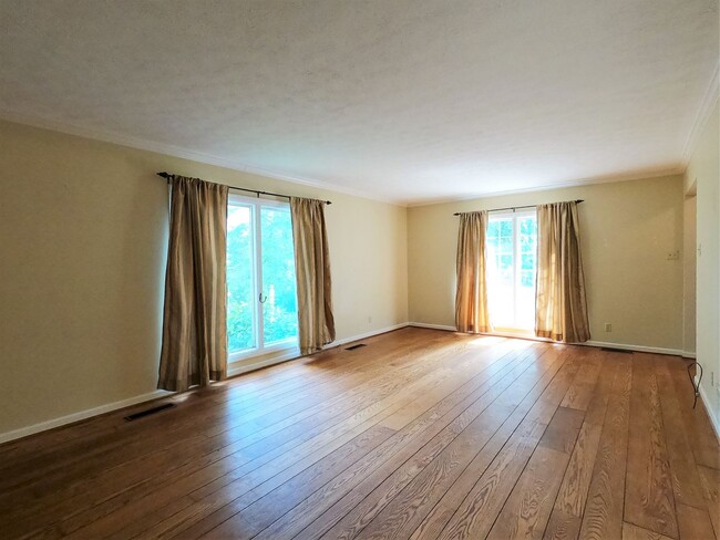 Building Photo - SOUTH KNOXVILLE 3 BEDROOM, 1 BATH HOME IN ...
