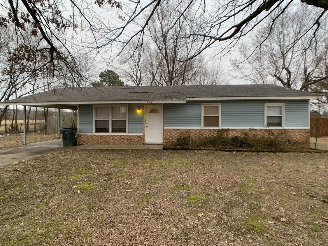 Primary Photo - 612 E Lake Sequoyah Dr