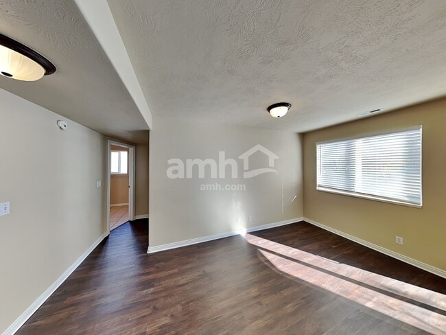 Foto del edificio - 1526 N 250 W