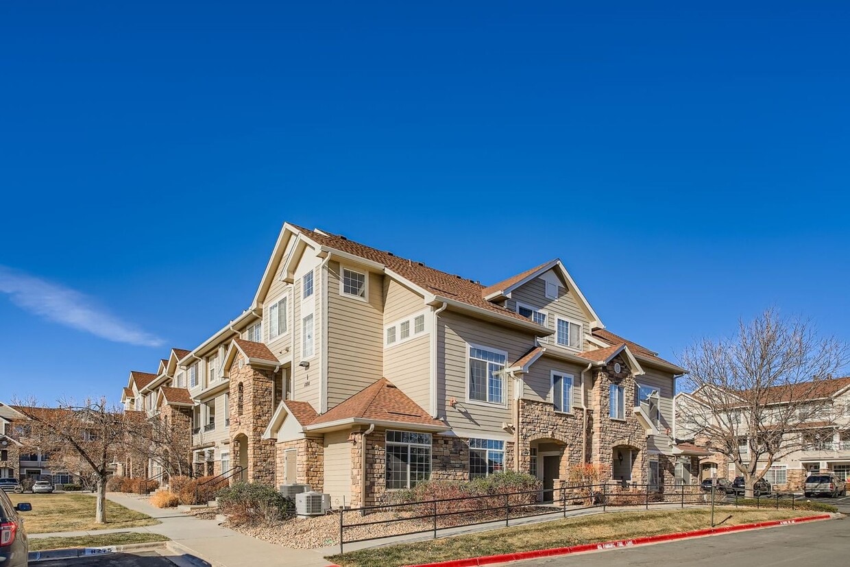 Move in Ready- Ground floor condo in covered Lodge at Terralago. Swimming Pool- Hot Tub and Fitne... - Move in Ready- Ground floor condo in covered Lodge at Terralago. Swimming Pool- Hot Tub and Fitne...