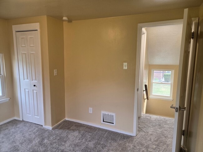 Building Photo - 5272 Fieldcrest Dr