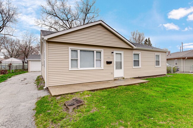 Building Photo - 3 Bedroom 1 Bathroom House for Rent!