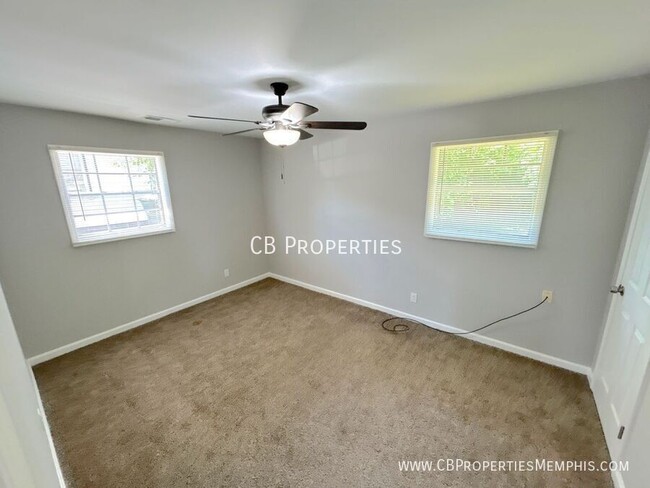 Building Photo - 3825 Glenburee St
