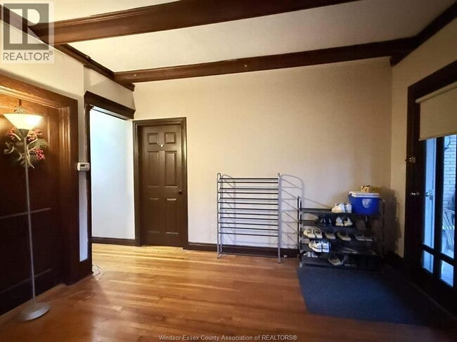 Building Photo - 553 Mill St