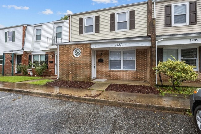 Foto del edificio - Corner of Lynnhaven and Holland.