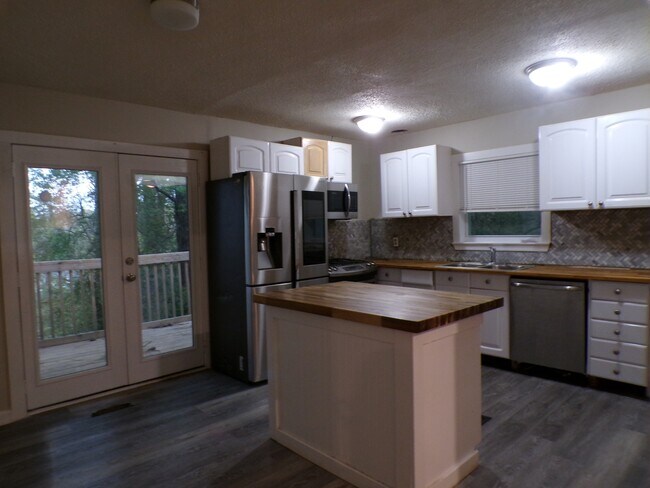 Building Photo - 525 85th St S